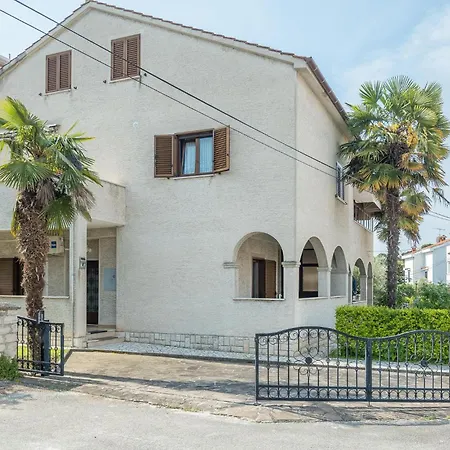 Apartment Cozy In With Kitchen Porec