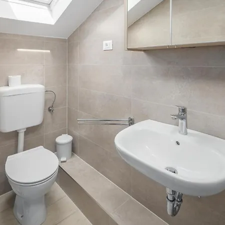 Cozy In With Kitchen Apartment Poreč