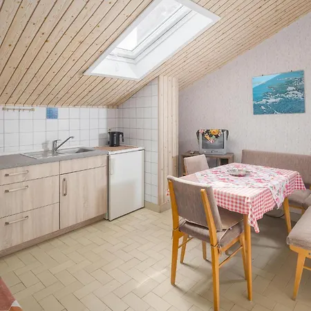 Cozy In With Kitchen Apartment Poreč